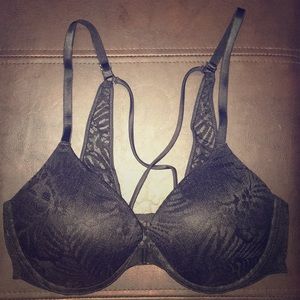Front close palm lace bra
